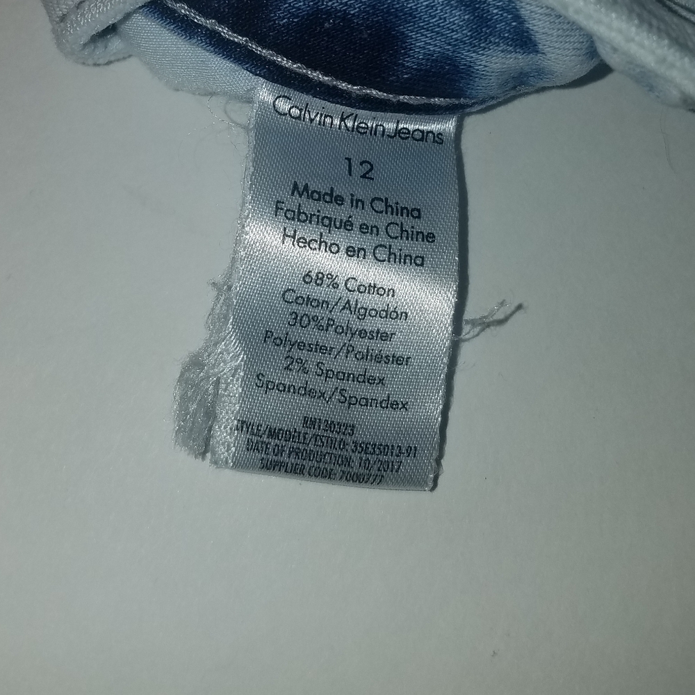 Calvin Klein Jean shorts. Acid wash. - Picture 5 of 7